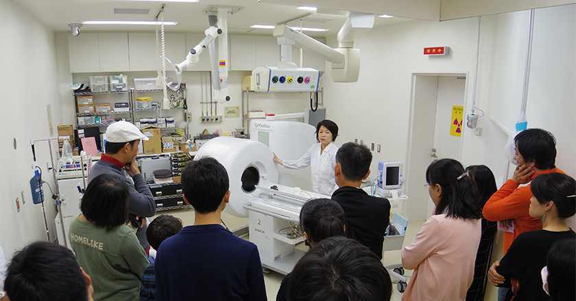 Molecular Imaging Lab Tour【Capacity: 10 people/tour】<br>(Laboratory for Labeling Chemistry, Laboratory for Pathophysiological and Health Science)<br>※Elementary school age children must be accompanied by a parent/guardian.